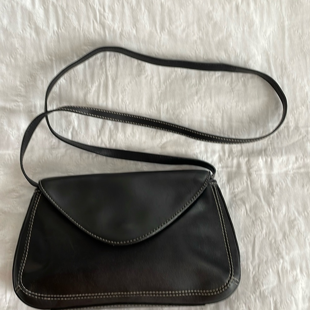 Bandolino Woman Black Leather Crossbody 11x7” Magnetic O21